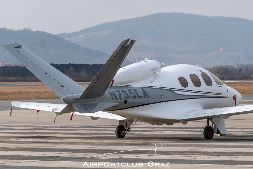 Cirrus Vision SF50 N735LA