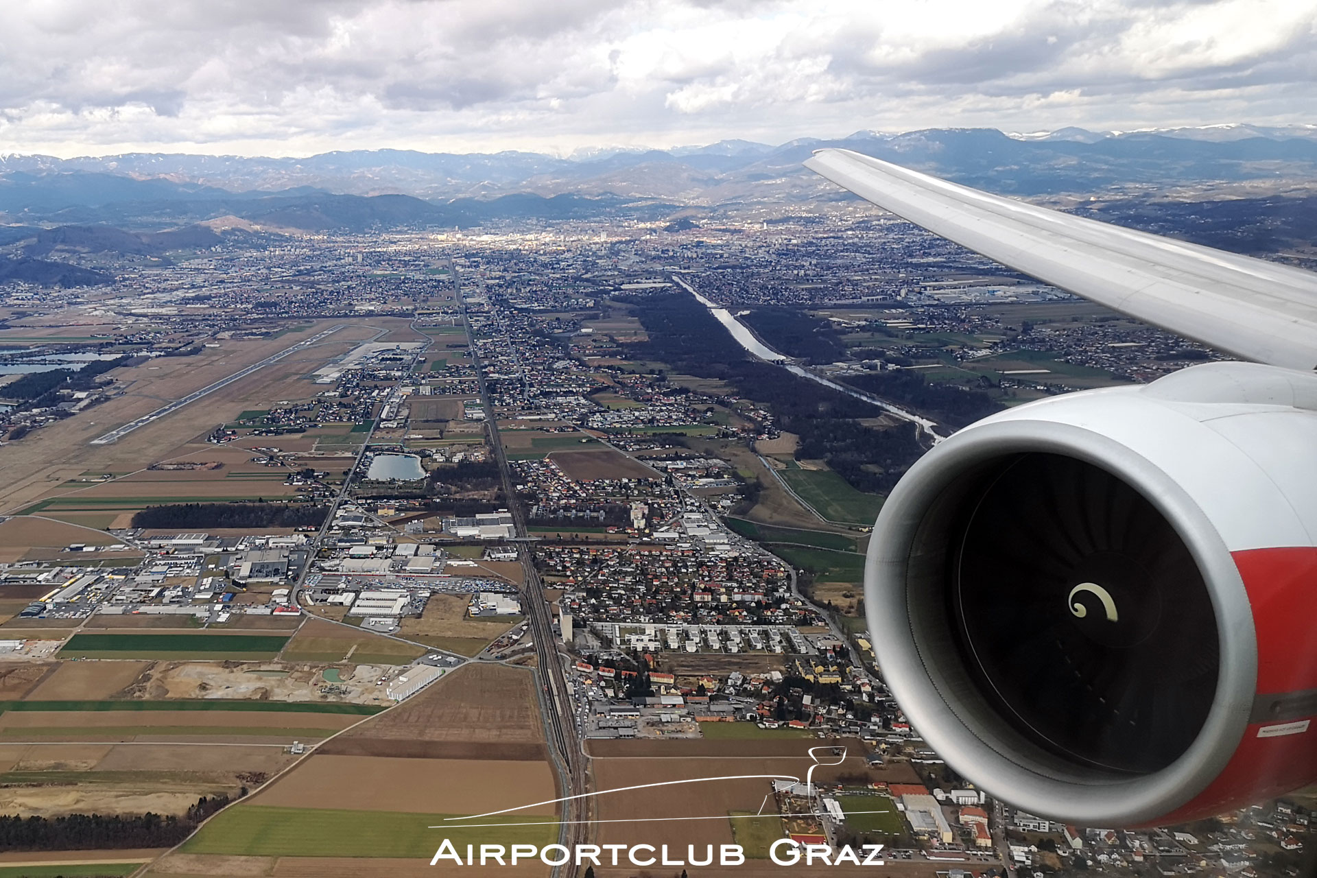 Austrian Airlines Boeing 777-2Z9ER OE-LPD