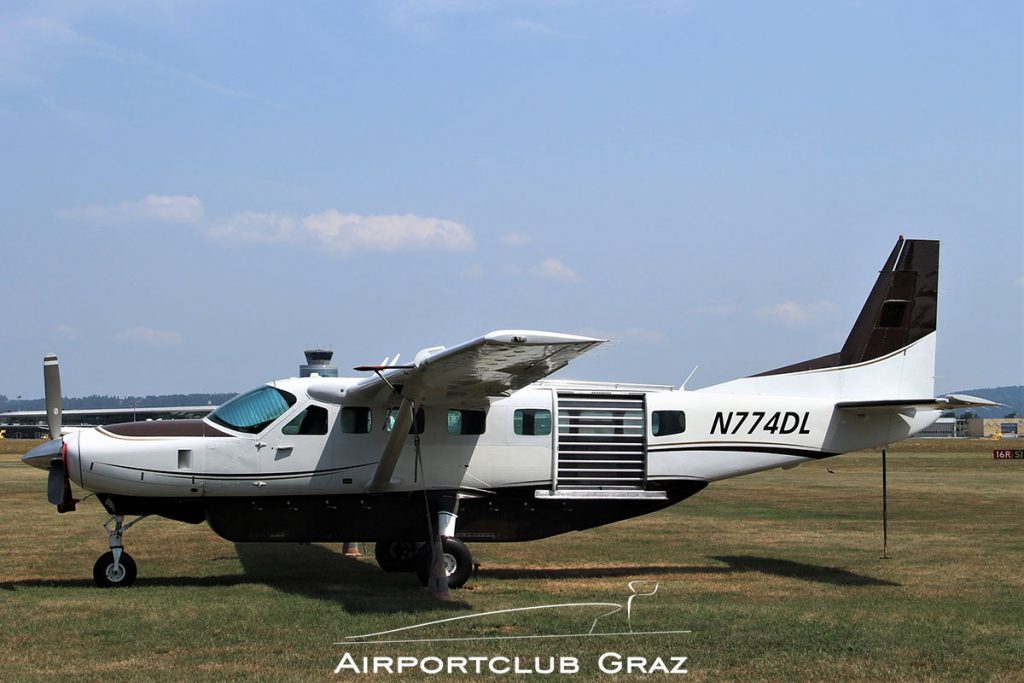 Cessna 208B Grand Caravan N774DL