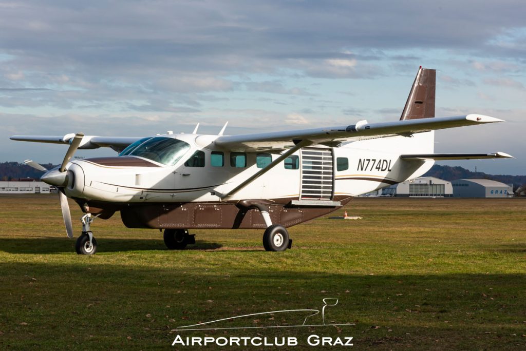 Cessna 208B Grand Caravan N774DL