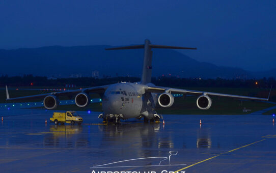 Boeing C-17A Globemaster III am Graz Airport