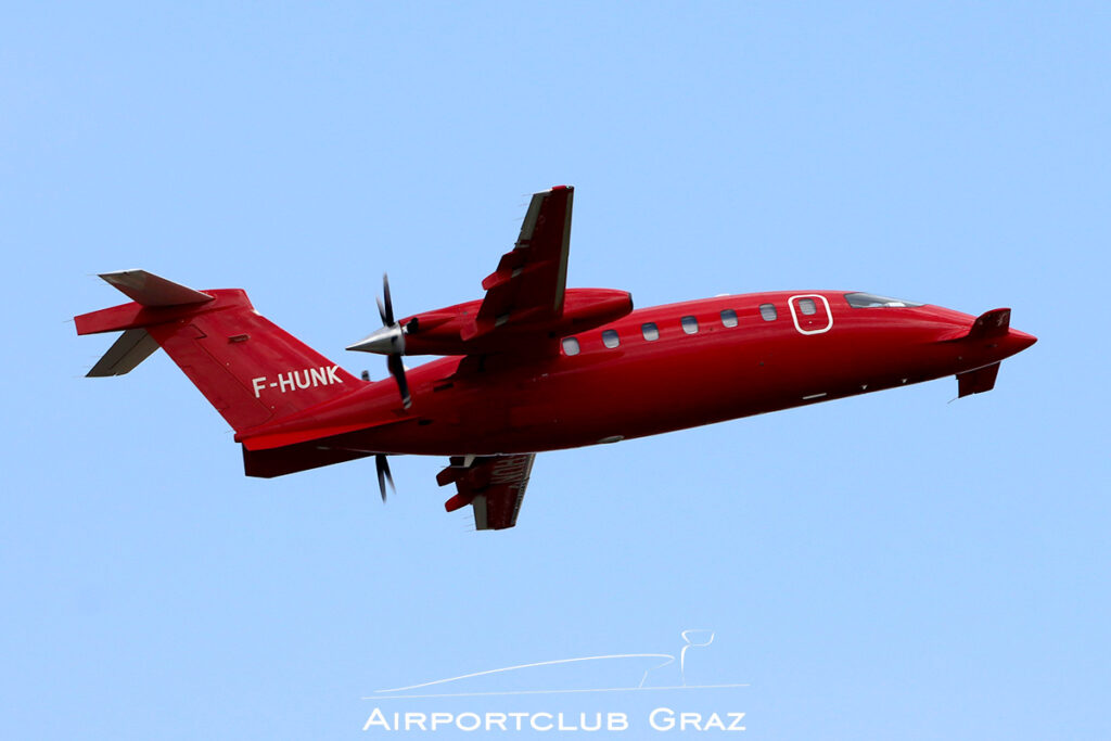 Oyonnair Piaggio P-180 Avanti II F-HUNK