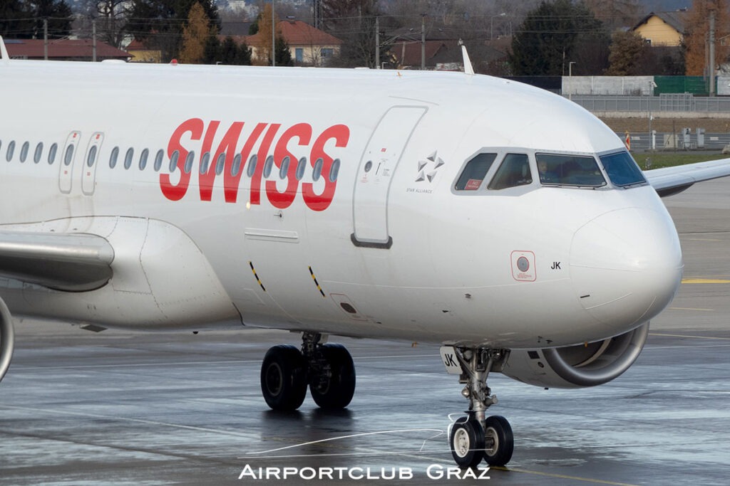 Swiss Airbus A320-214 HB-IJK