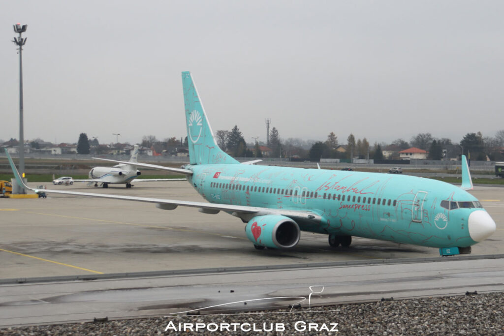 SunExpress Boeing 737-8HX TC-SOZ