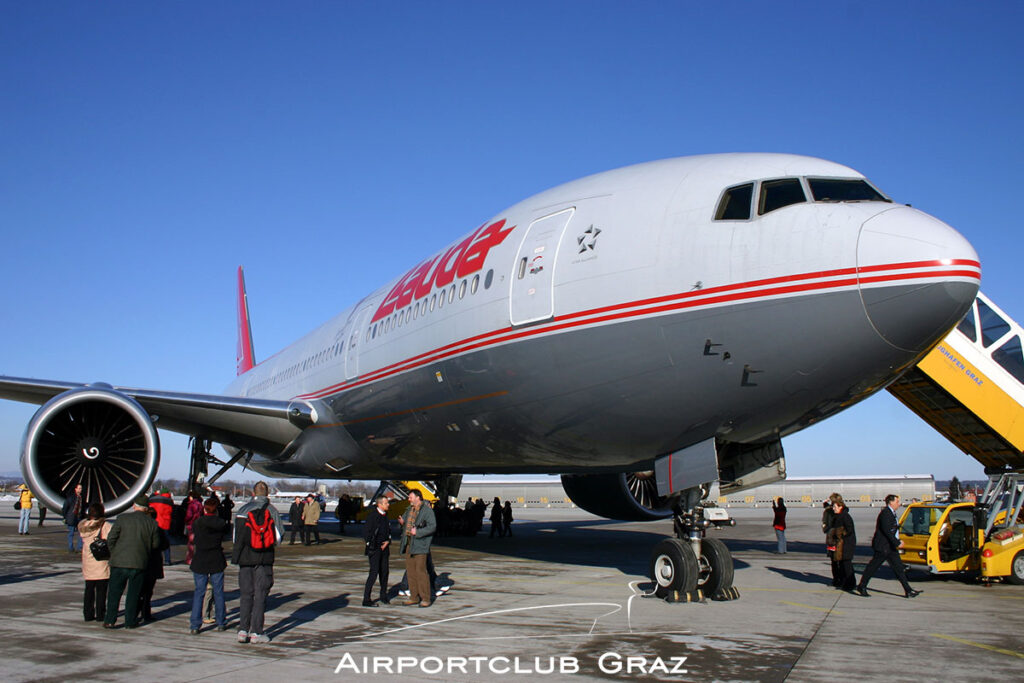 Boeing 777 OE-LPB Rundflug