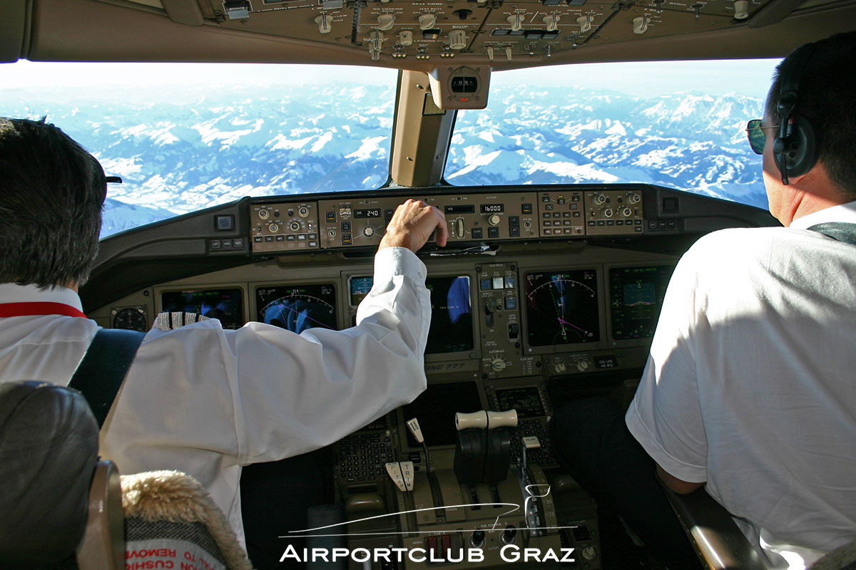 Boeing 777 OE-LPB Rundflug